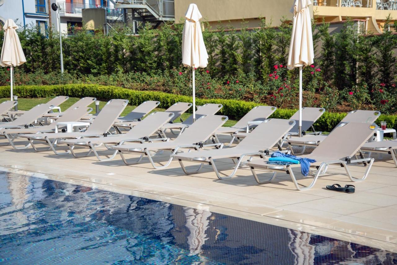 Belvedere Hotel Primorsko Bagian luar foto