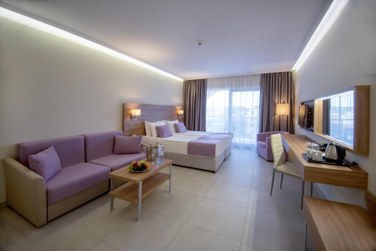 Belvedere Hotel Primorsko Bagian luar foto