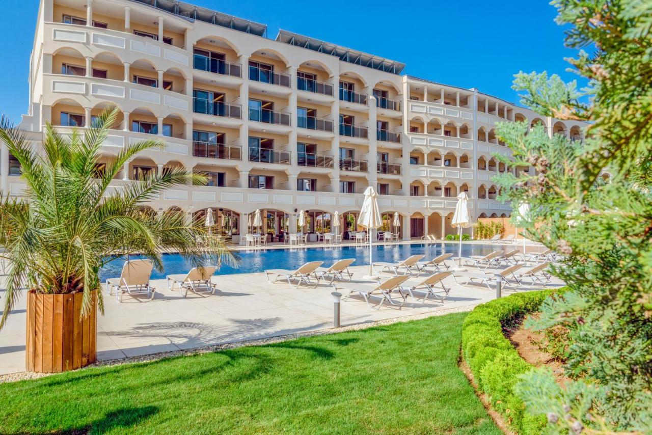 Belvedere Hotel Primorsko Bagian luar foto