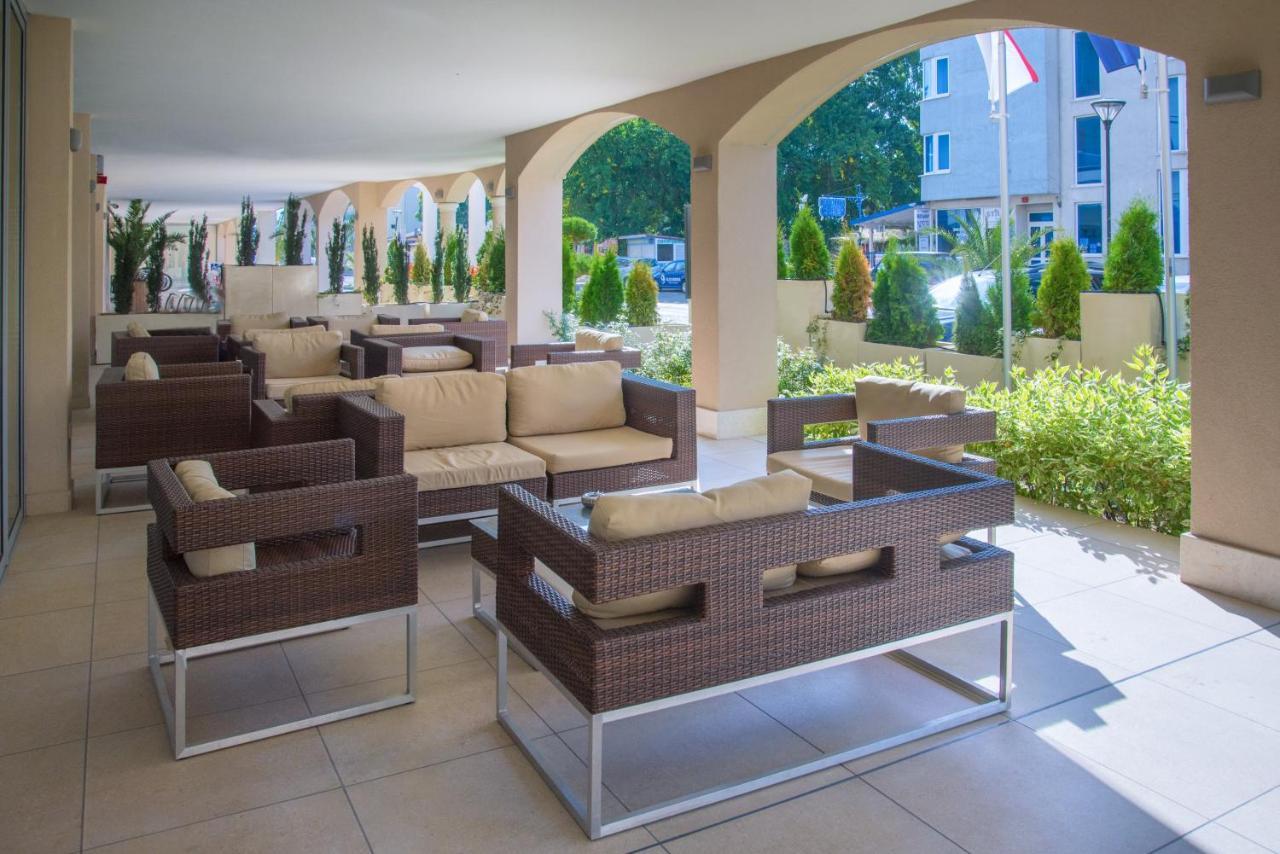 Belvedere Hotel Primorsko Bagian luar foto