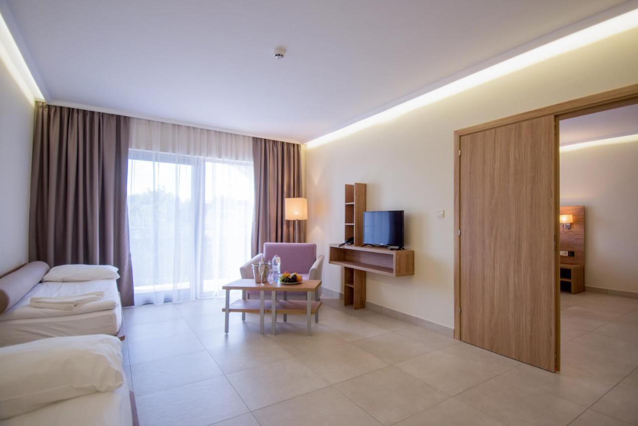 Belvedere Hotel Primorsko Bagian luar foto
