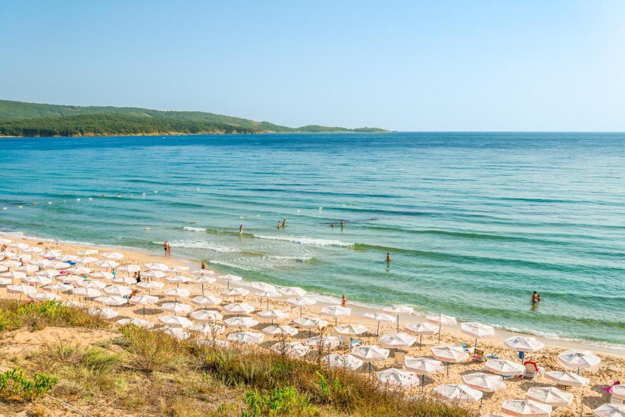 Belvedere Hotel Primorsko Bagian luar foto