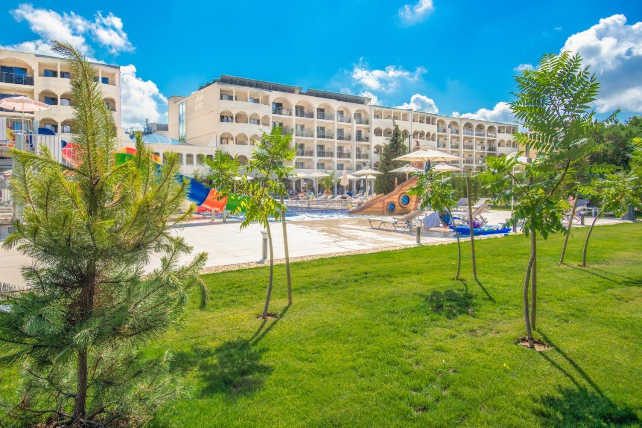 Belvedere Hotel Primorsko Bagian luar foto