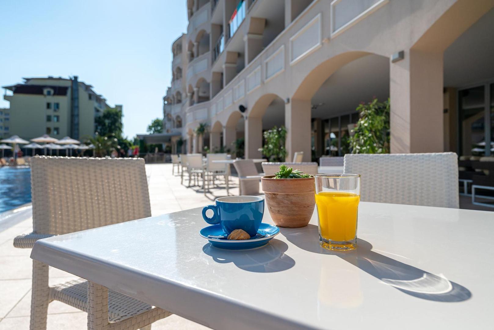 Belvedere Hotel Primorsko Bagian luar foto