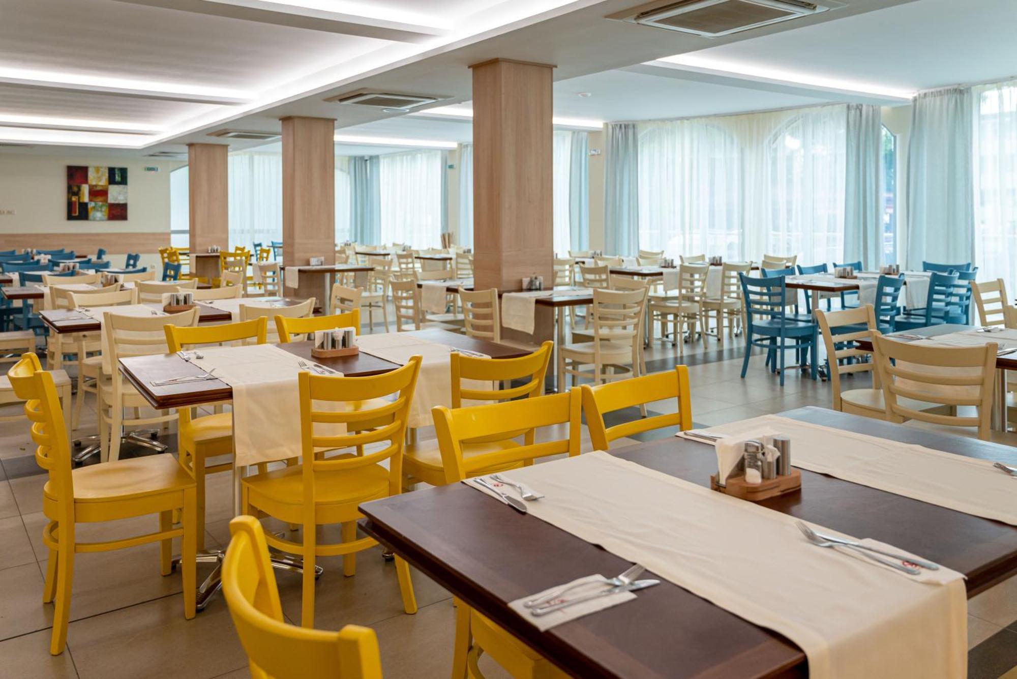 Belvedere Hotel Primorsko Bagian luar foto