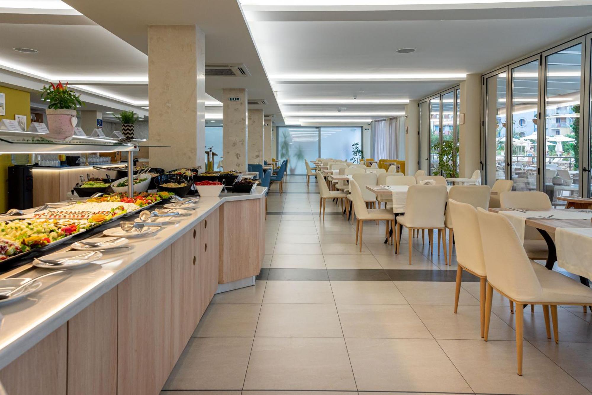 Belvedere Hotel Primorsko Bagian luar foto