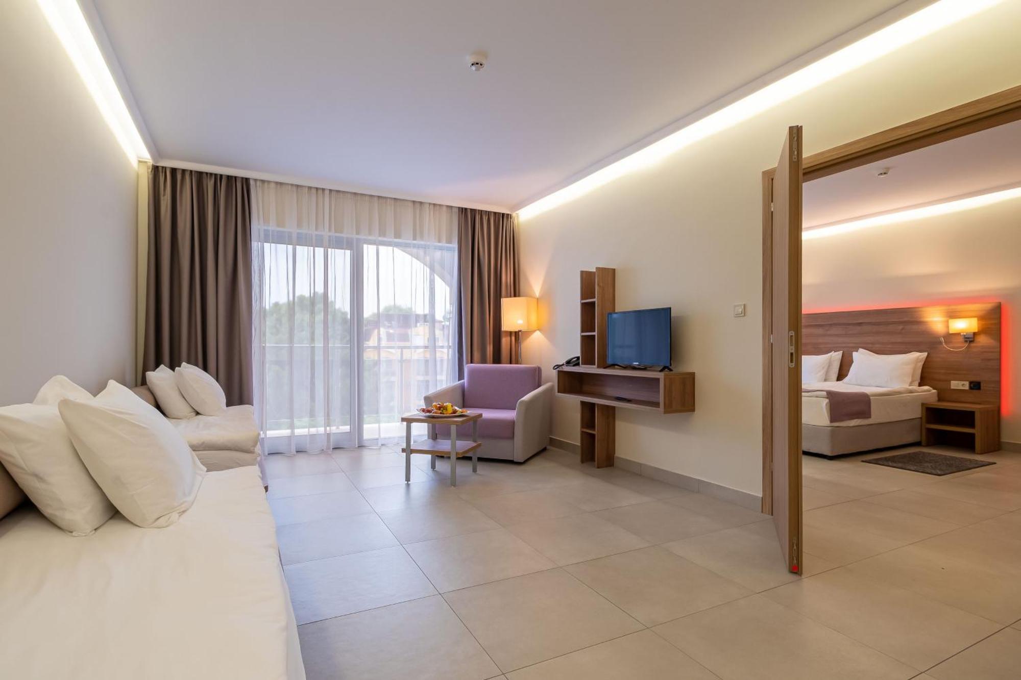 Belvedere Hotel Primorsko Bagian luar foto