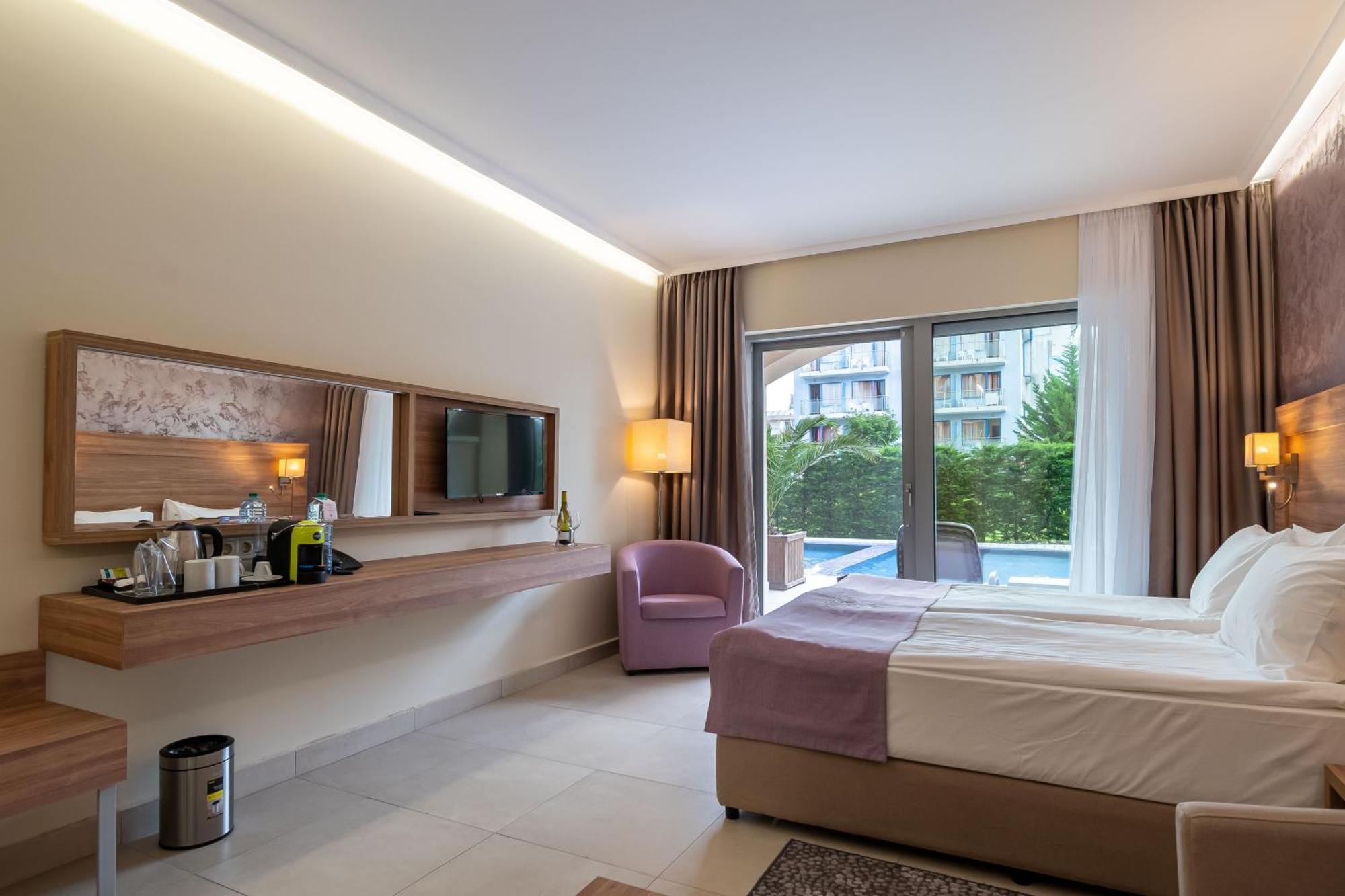 Belvedere Hotel Primorsko Bagian luar foto